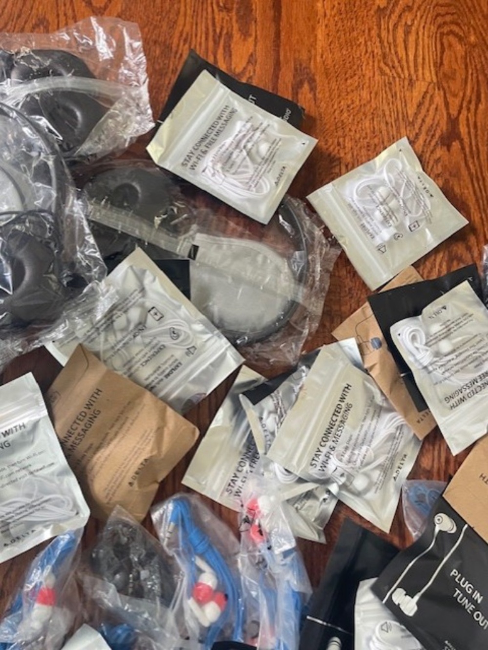 Airline Earbuds Headphones Lot 57 Delta Air France Bulk Travel Mix New - Picture 4 of 7